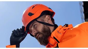 Fejvédelem fontossága a munkahelyeken – Teljes körű útmutató iparágak szerint